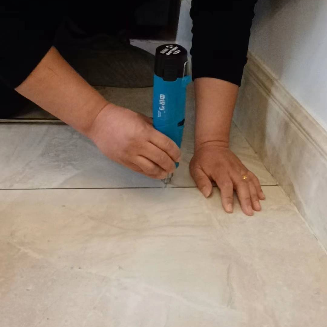 有修补瓷砖的吗(有没有修补瓷砖的东西)